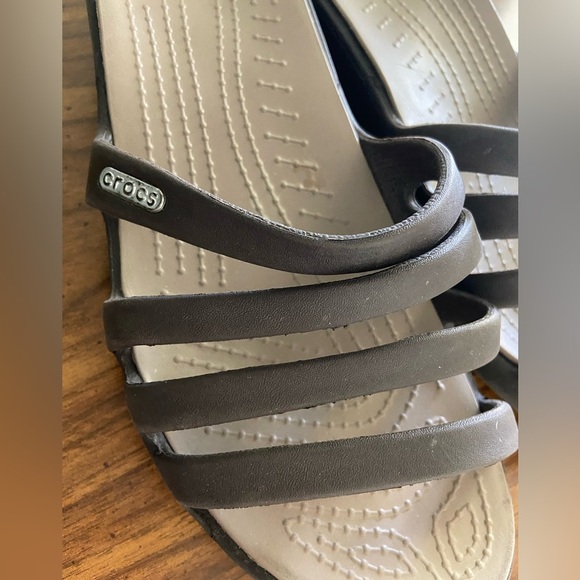 Crocs Rhonda Wedge Sandal Taupe Brown SZ 8 Slip On 4 Strap Shoes - Picture 4 of 7